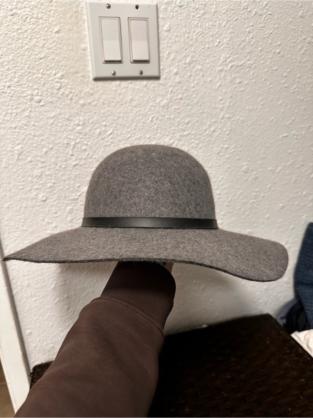 D&Y Gray Wool Felt Wide Brim Hat with Black Band - Picture 2 of 4